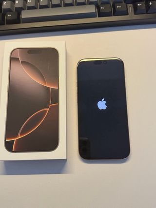 iPhone 16 Pro Dorado