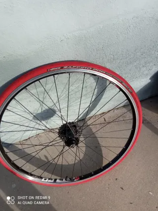 Rueda trasera carretera +2 cubiertas y una funda