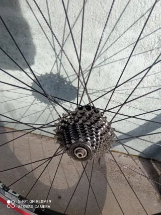 Rueda trasera carretera +2 cubiertas y una funda