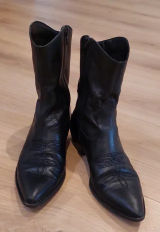 Botines de piel negros