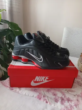 Zapatillas Nike Negras y Rojas