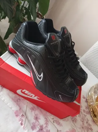 Zapatillas Nike Negras y Rojas