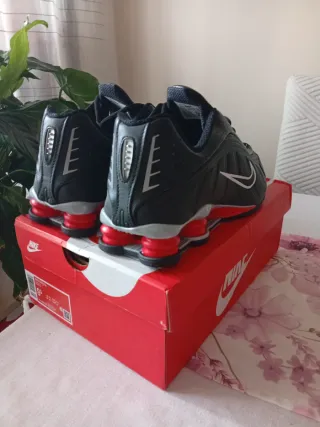 Zapatillas Nike Negras y Rojas