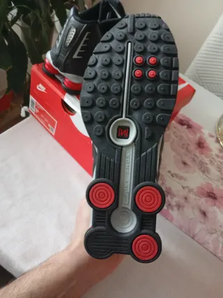 Zapatillas Nike Negras y Rojas