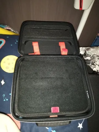 Nintendo Switch Azul/Rojo con funda