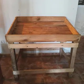 Mesa de madera para huerto