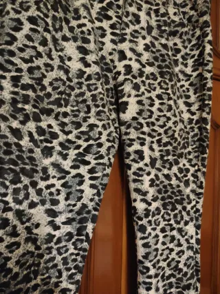 Pantalón animal print blanco y negro