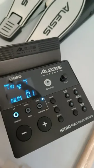 //Batería Alesis Nitro Max //W30Y5959