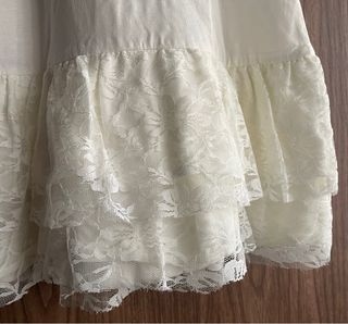 Vestido Bershka con estampado y encaje