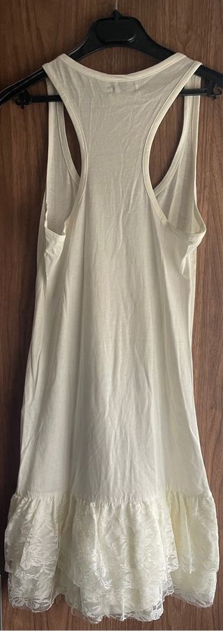 Vestido Bershka con estampado y encaje