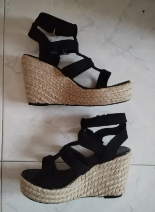 Sandalias de cuña negras verano