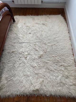 Alfombra pelo largo blanco hueso