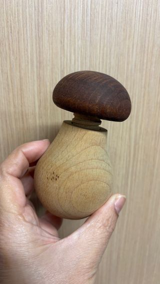 Cascanueces artesanal de madera