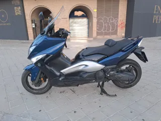 Yamaha TMax Azul