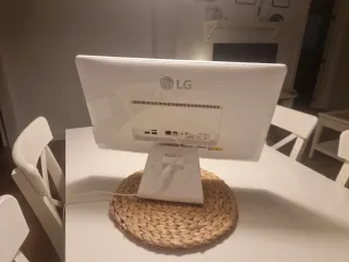 Ordenador sobremesa LG All-in-One 22V24