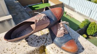 Tre paia di scarpe eleganti da donna