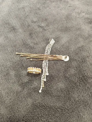 Conjunto de pendientes y anillo