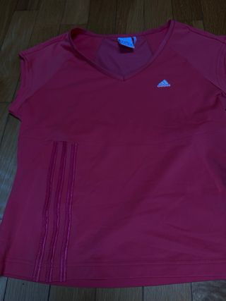 Camiseta deportiva Adidas roja