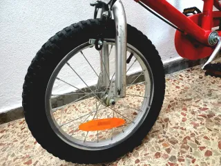 BICICLETA IMPECABLE PARA NIÑOS ROJA 16x2.4