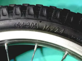 BICICLETA IMPECABLE PARA NIÑOS ROJA 16x2.4