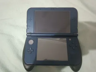 Nintendo 3DS XL Azul con accesorios.