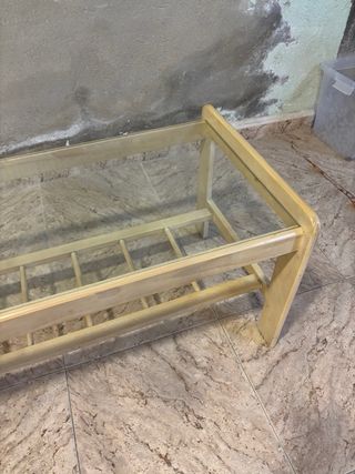 Mesa de centro con cristal y madera