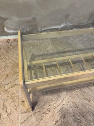 Mesa de centro con cristal y madera
