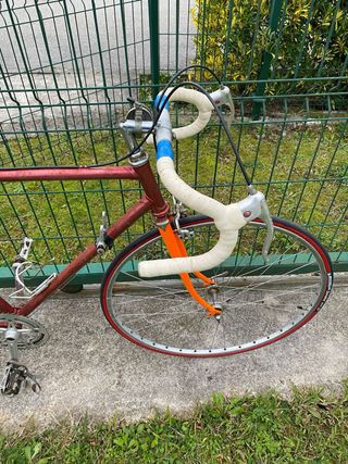 Bicicleta de carretera roja