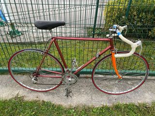 Bicicleta de carretera roja