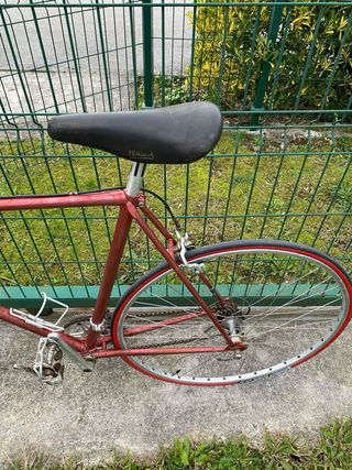 Bicicleta de carretera roja