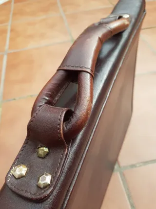 Maletín de piel marrón