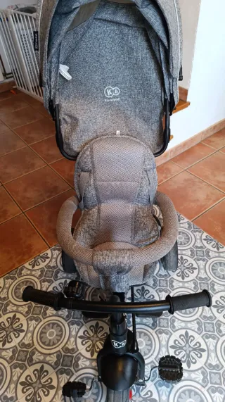 Triciclo para bebé gris