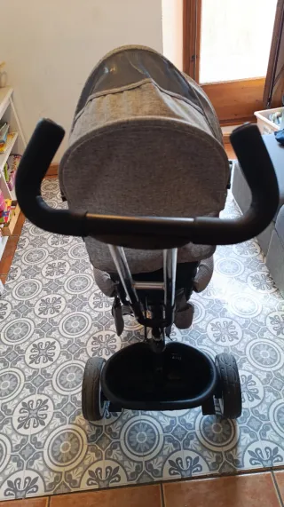 Triciclo para bebé gris