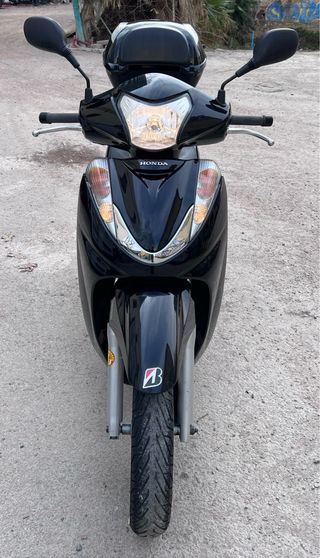 Honda SH300i Negra - Moto Maxiscooter