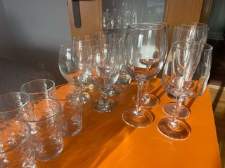 Juego de vasos y copas de cristal