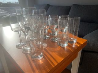 Juego de vasos y copas de cristal