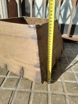 Medidor de fanegas antiguo de madera