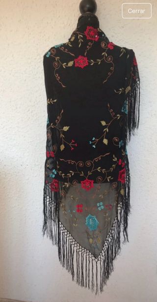 Mantón negro bordado flores