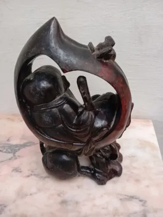 Figura madera sandalo hombre sabio