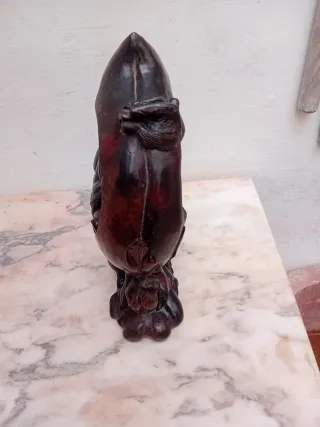 Figura madera sandalo hombre sabio