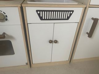 Cucina per bambini in legno e bianco