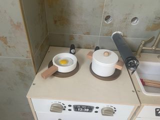 Cucina per bambini in legno e bianco