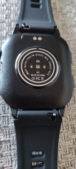 Smartwatch KM01 Negro y Plateado