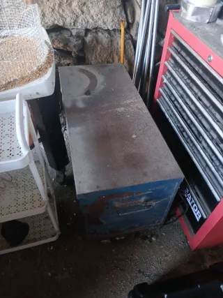 Arcón de herramientas metálico con ruedas