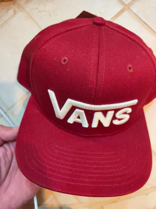 Gorra plana Vans roja nueva con etiqueta