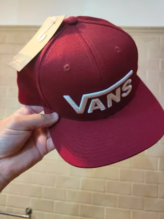 Gorra plana Vans roja nueva con etiqueta