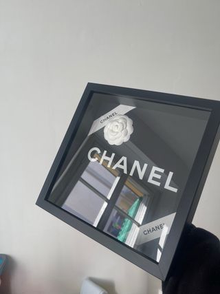 Quadro Chanel con fiore e logo
