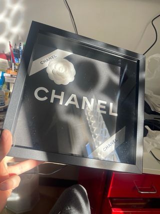 Quadro Chanel con fiore e logo