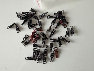 Lotto di 50 ganci per trenini scala HO