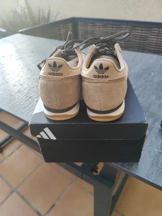 Zapatillas Adidas Mujer Talla 36 2/3 vienen grande